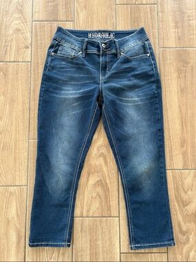 Hydraulic embroidered blue denim Natural Capri Jeans Women’s Size 8